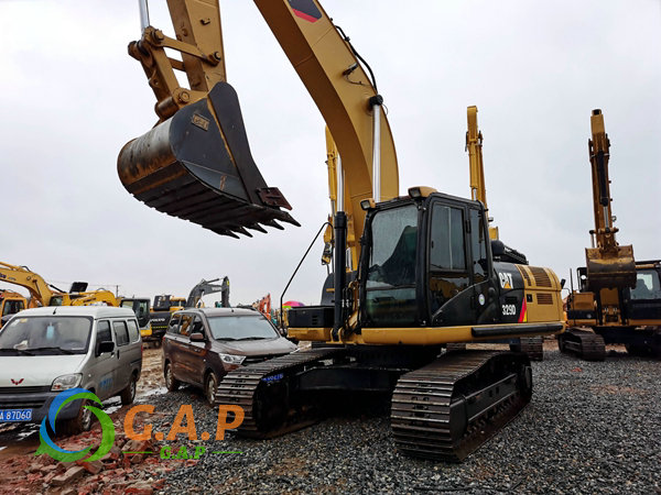 Caterpillar 329D excavator