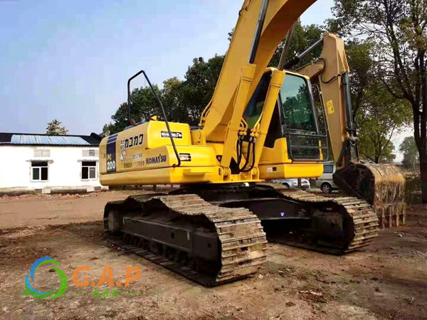 Komatsu PC200-7 excavator