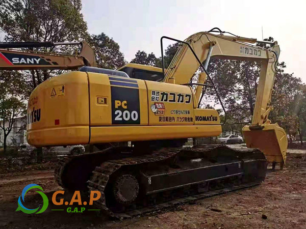 Komatsu PC200-7 excavator