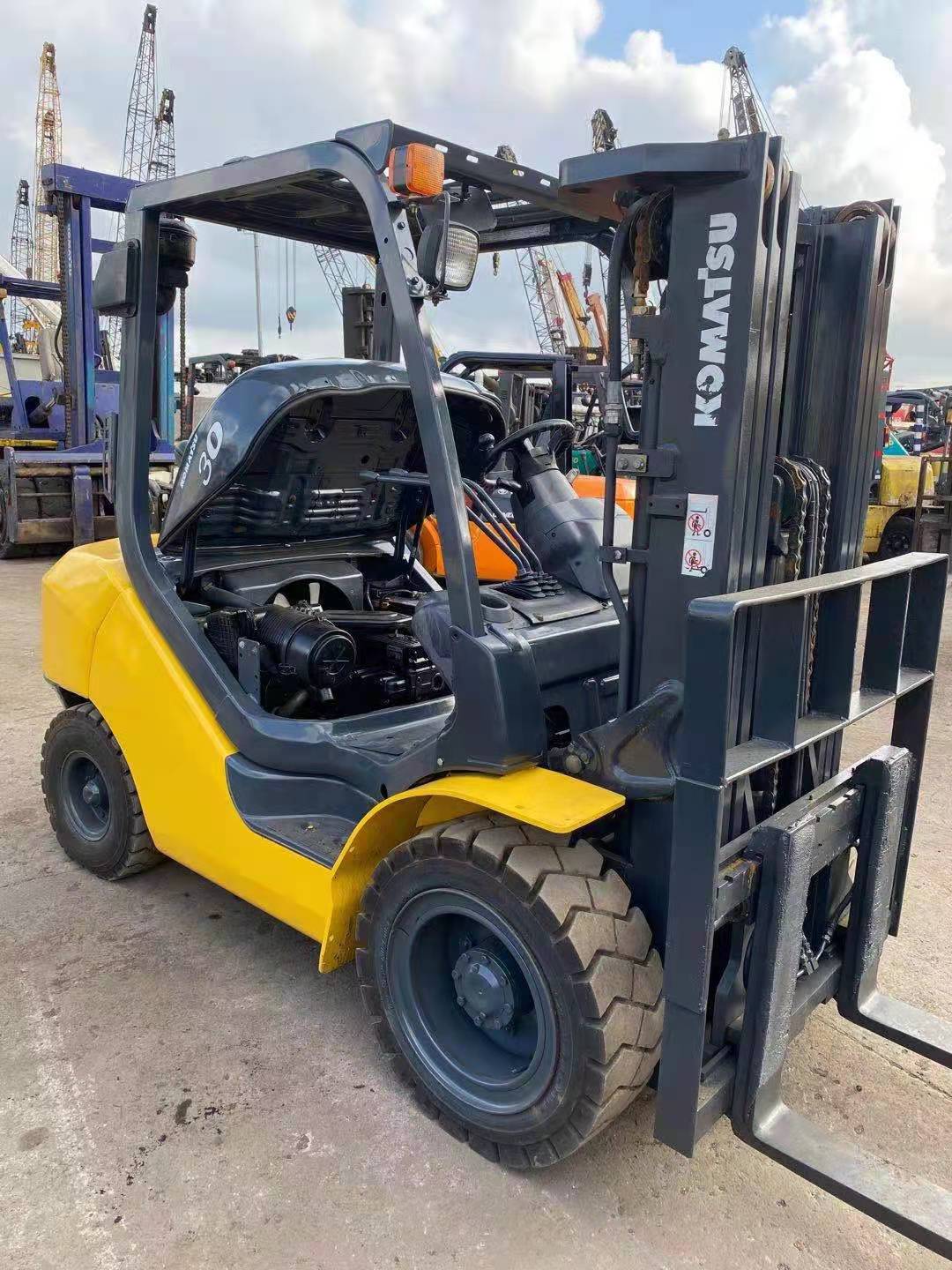 komatsu 3ton forklift with 3 stage