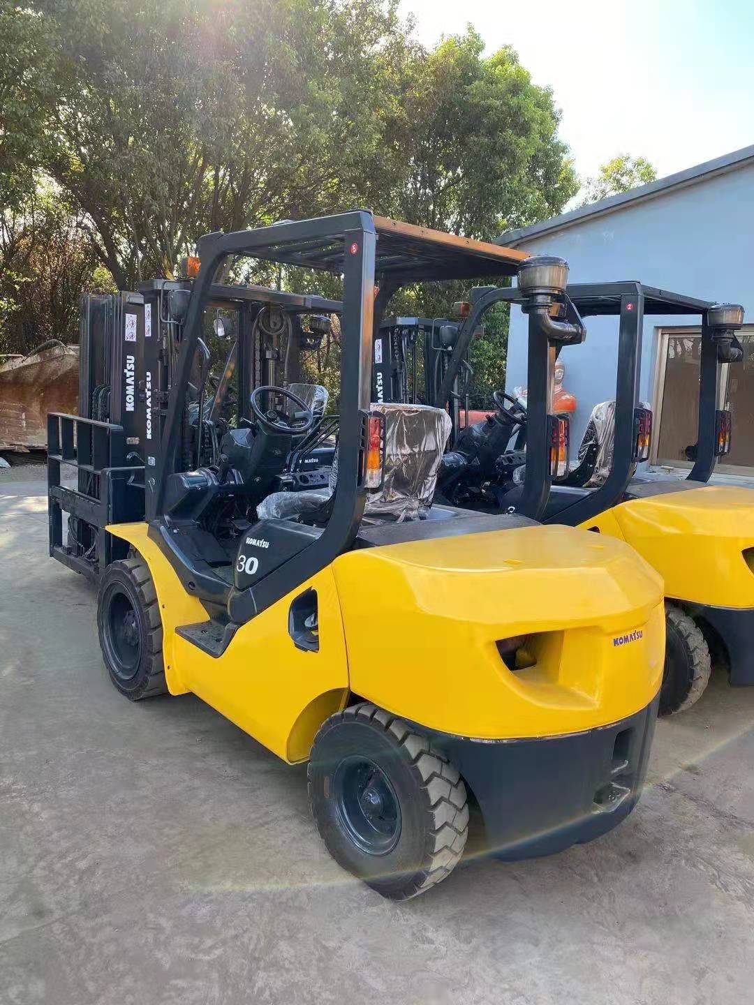 komatsu 3ton forklift with 3 stage