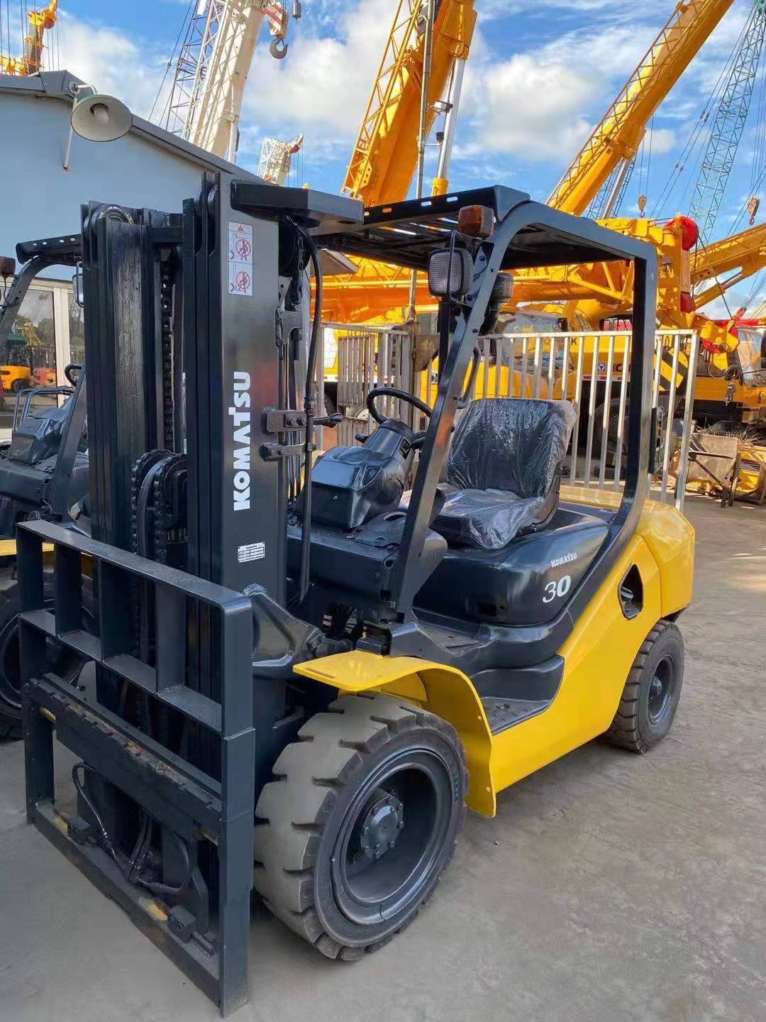 komatsu 3ton forklift with 3 stage