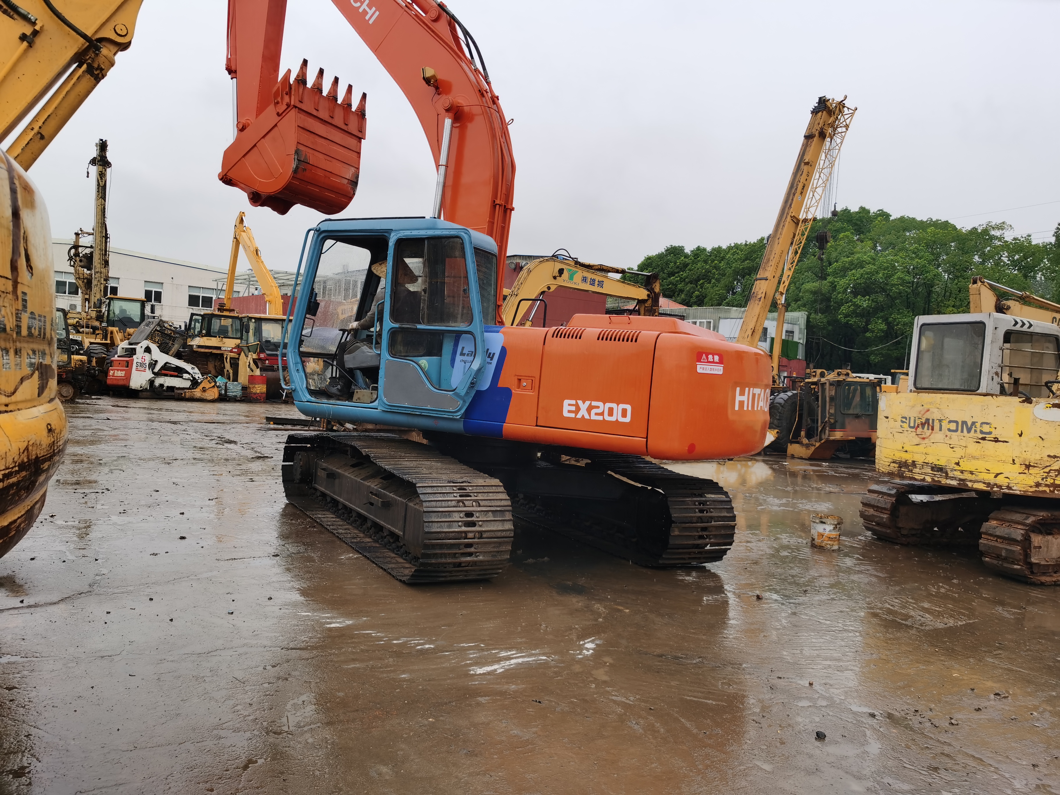 Hitachi EX200-3 Excavator