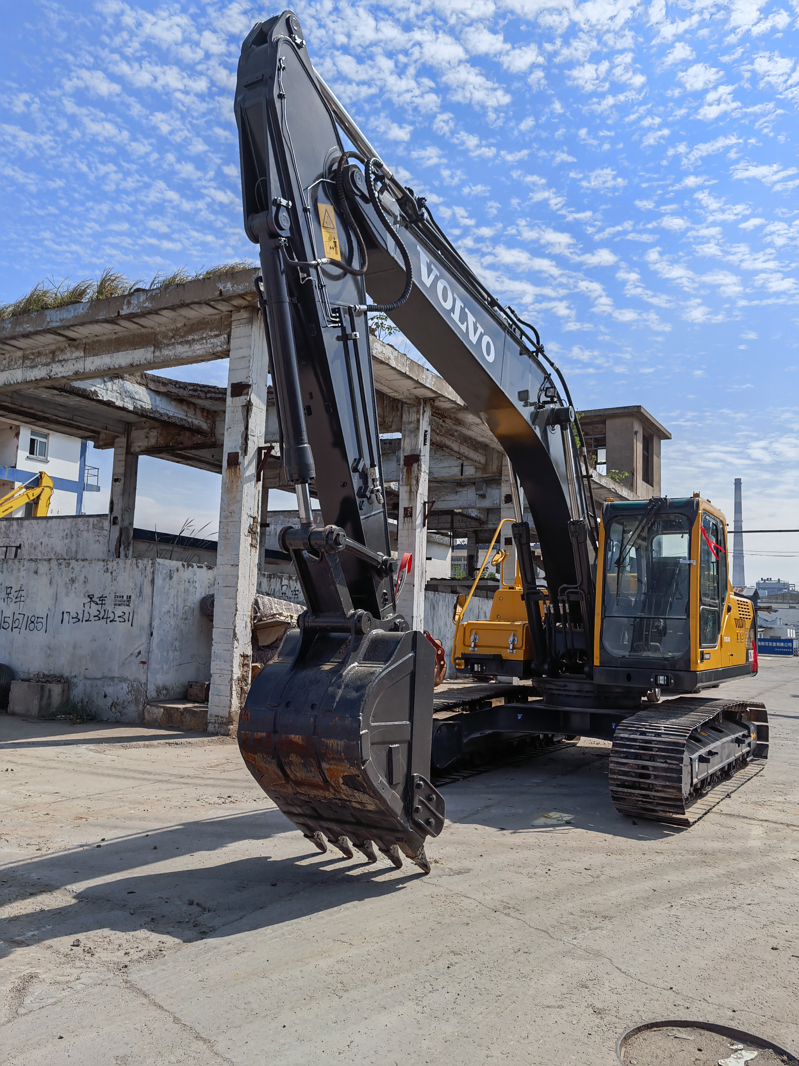 VOLVO EXCAVATOR EC210BLC