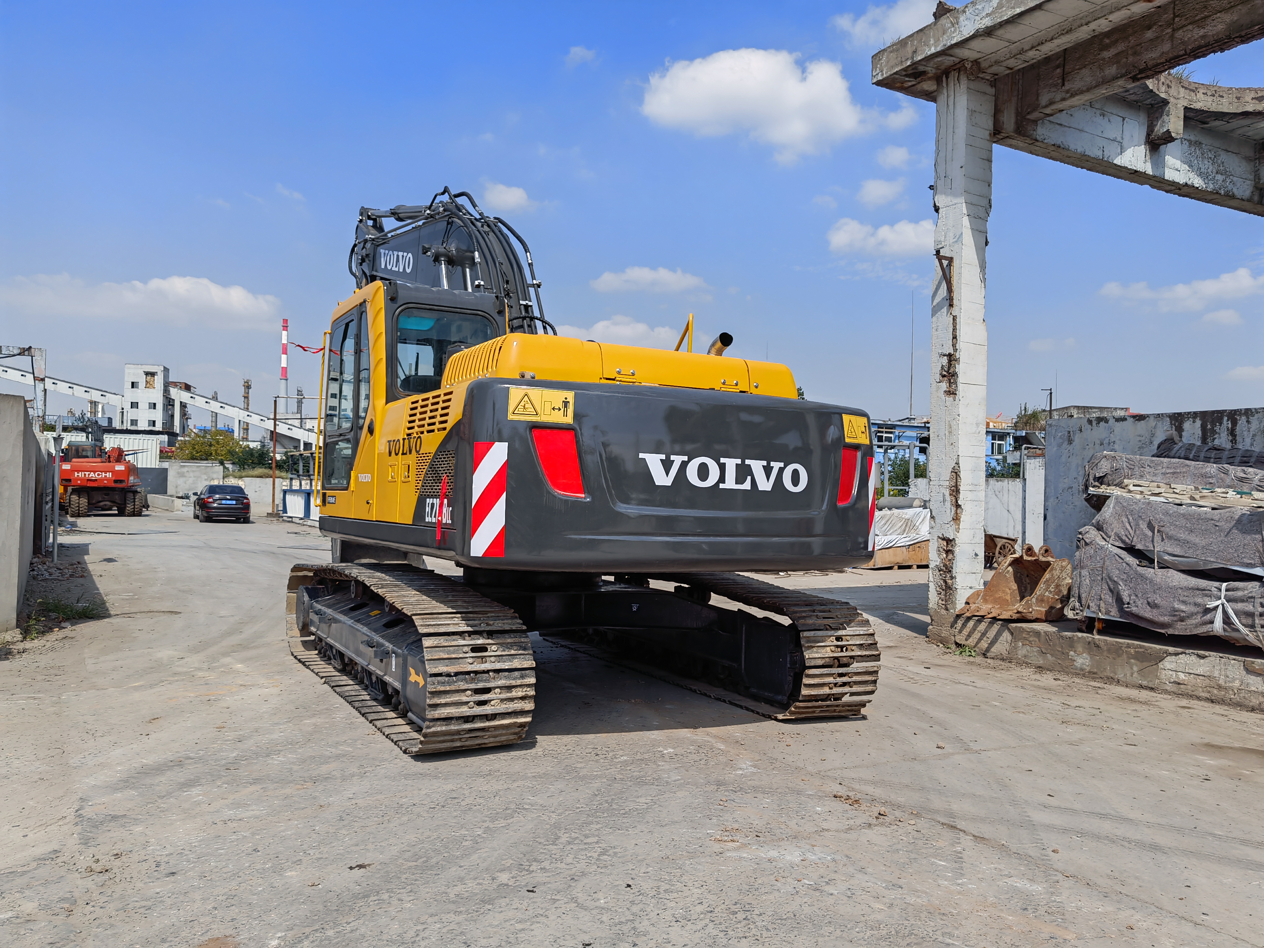 VOLVO EXCAVATOR EC210BLC