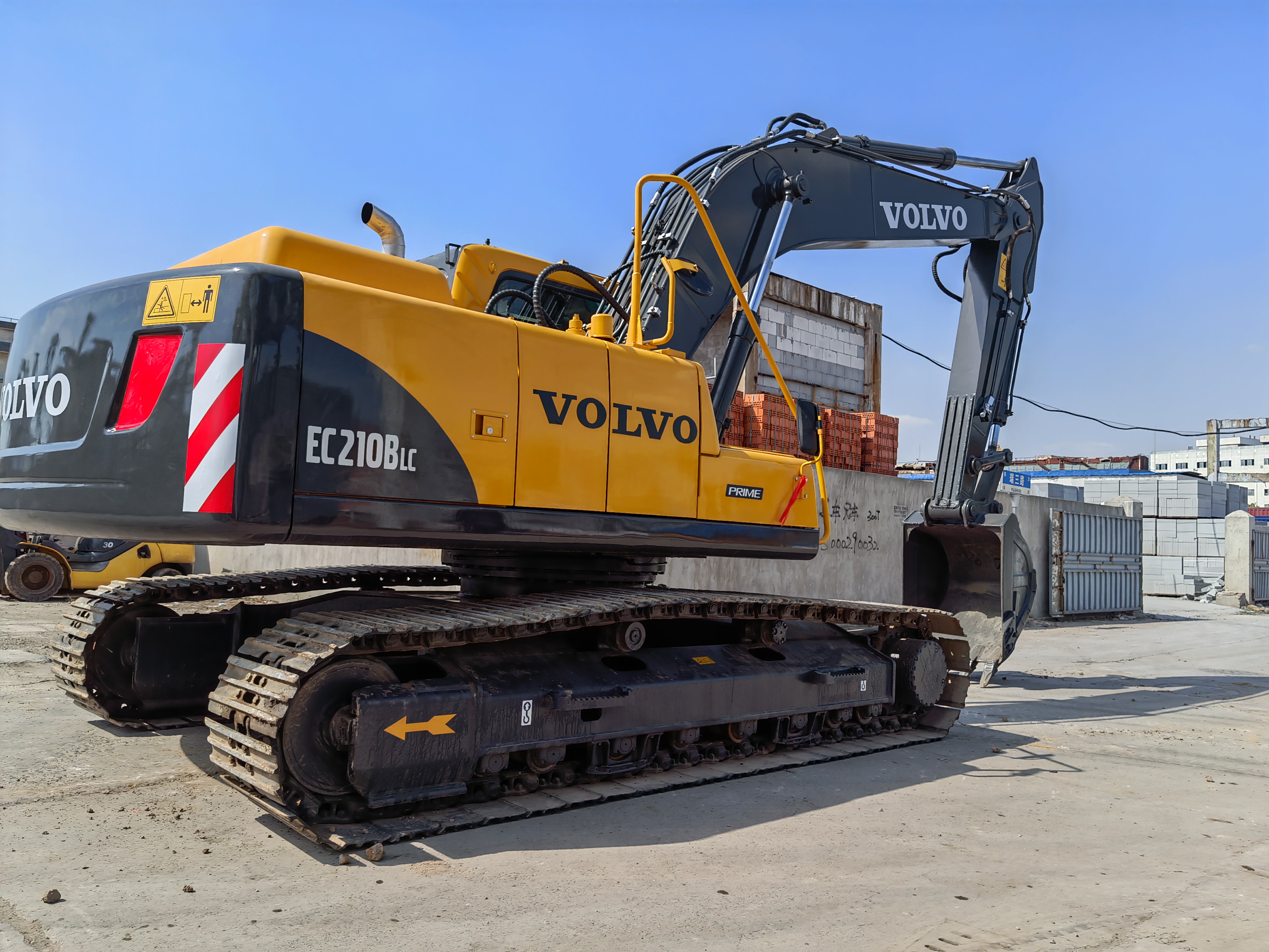 VOLVO EXCAVATOR EC210BLC