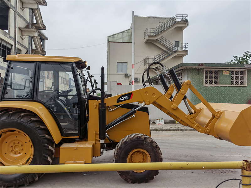 Cat 432E backhoe loader