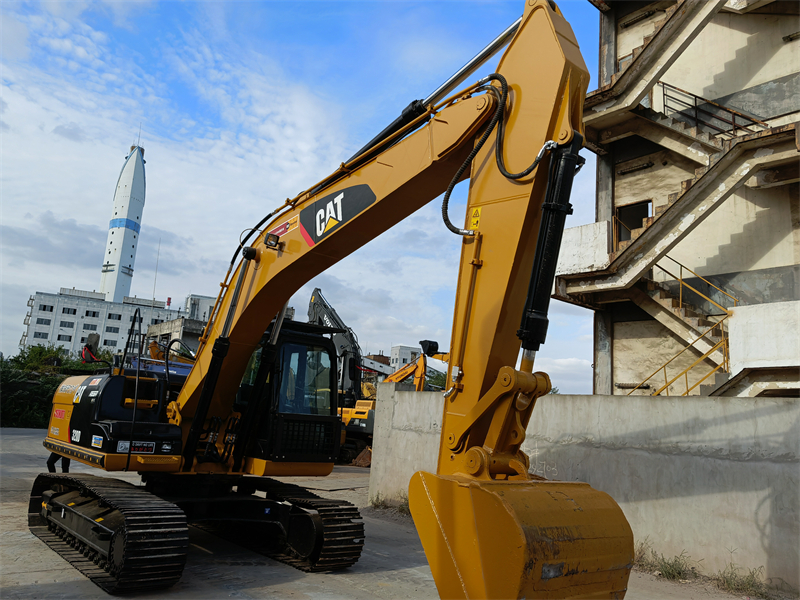 Caterpillar 320D excavator