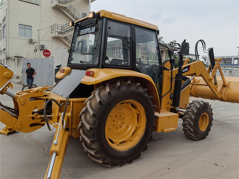 Cat 432E backhoe loader