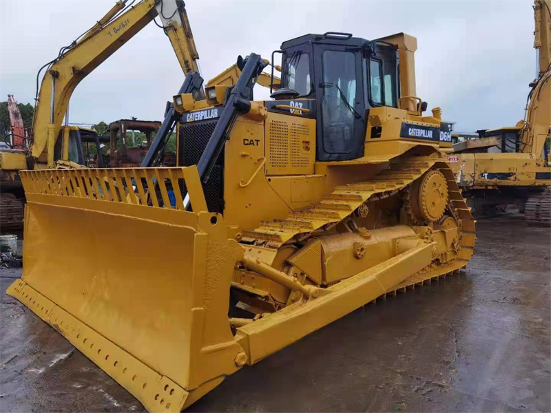 Caterpillar D6h Bulldozer