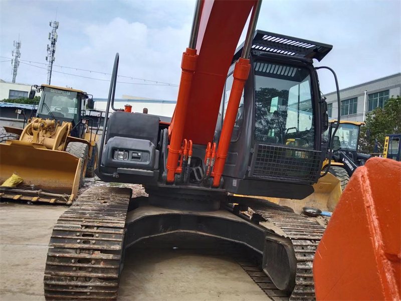 Hitachi Zaxis 200-3 excavator