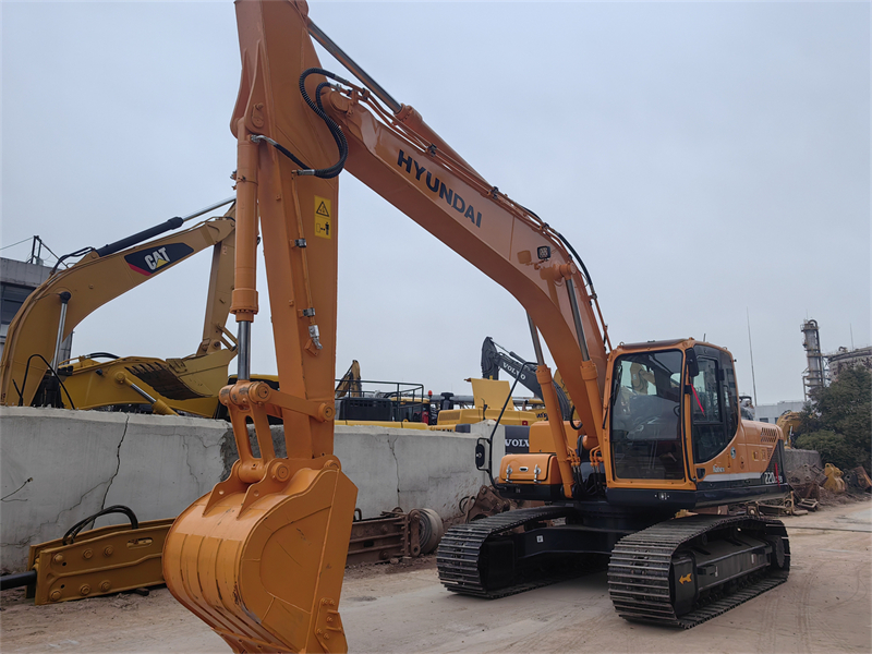 hyundai 220LC-9S crawler excavator