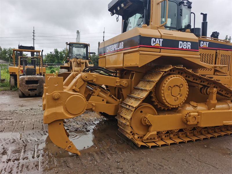 Cat D8R bulldozer