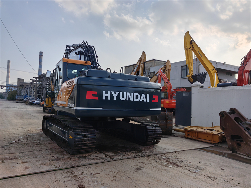 hyundai 225LC-9 excavator