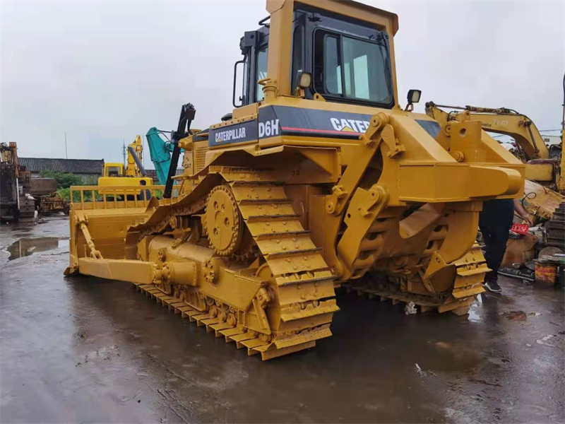 Caterpillar D6h Bulldozer