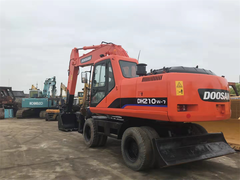 Doosan DH210w Excavator