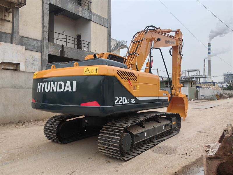 hyundai 220LC-9S crawler excavator