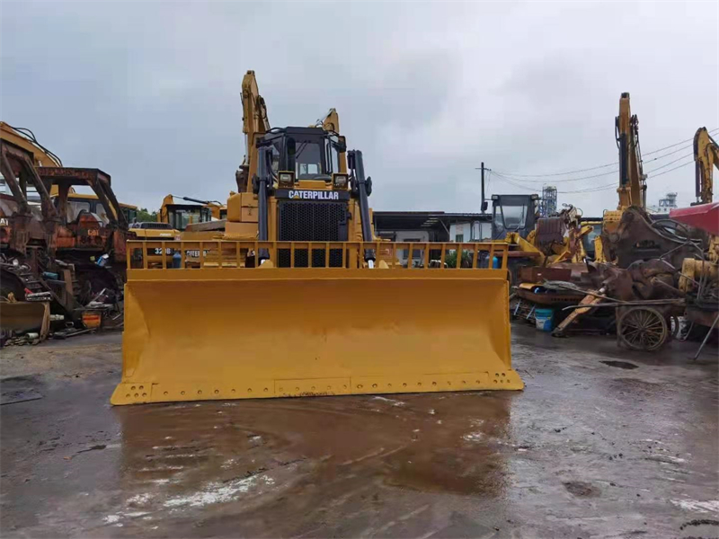 Caterpillar D6h Bulldozer