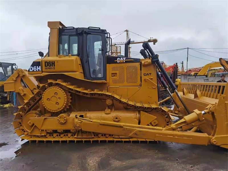 Caterpillar D6h Bulldozer