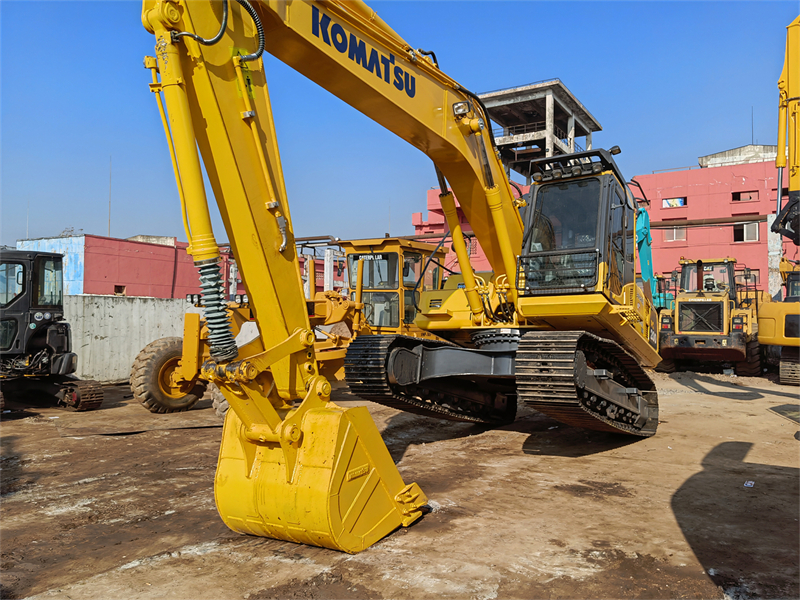 Komatsu pc200-8 excavator