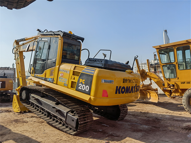 Komatsu pc200-8 excavator