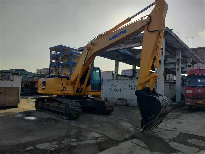 Komatsu PC210-7 Excavator