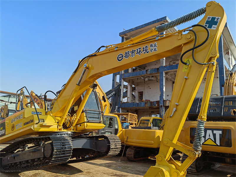 Komatsu pc200-8 excavator