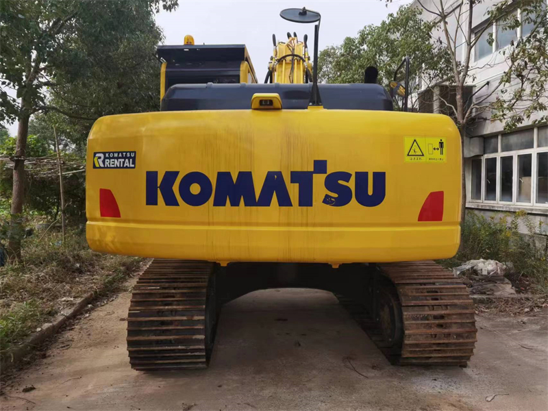 Komatsu PC200-8 excavator