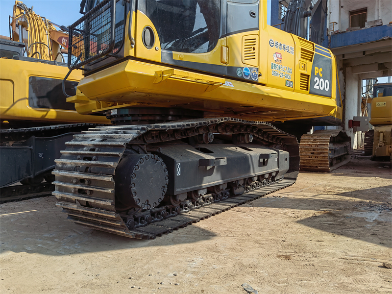 Komatsu pc200-8 excavator