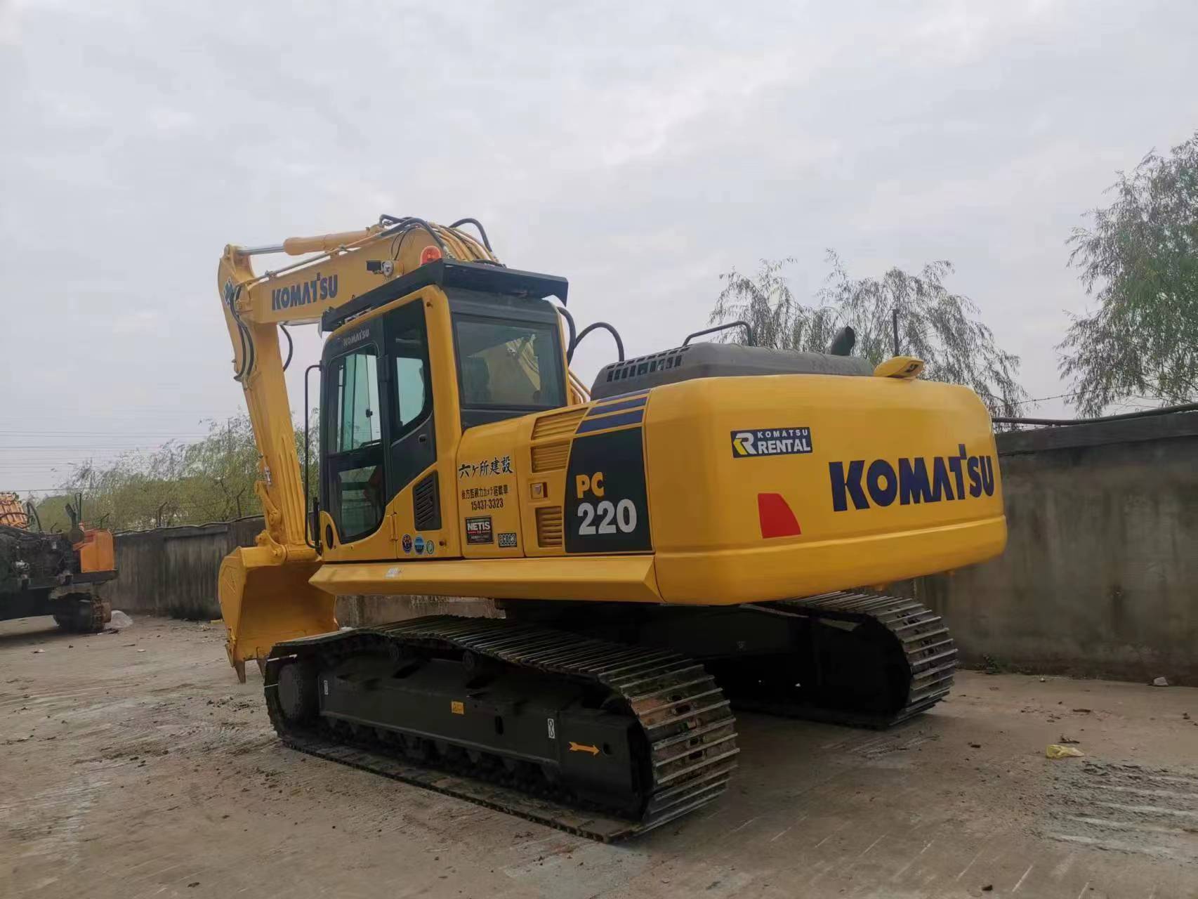 komatsu pc220 excavator 