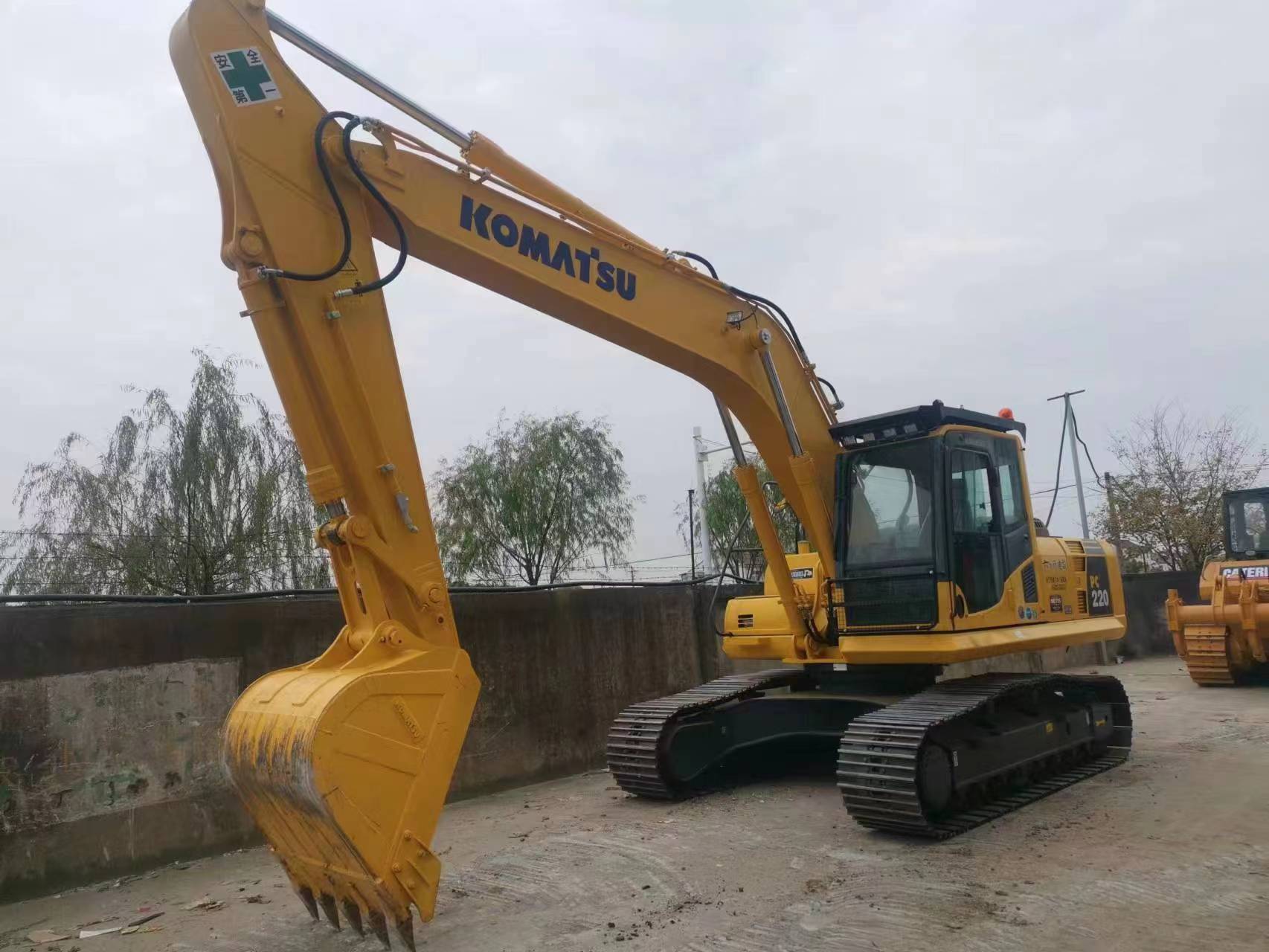 komatsu pc220 excavator 