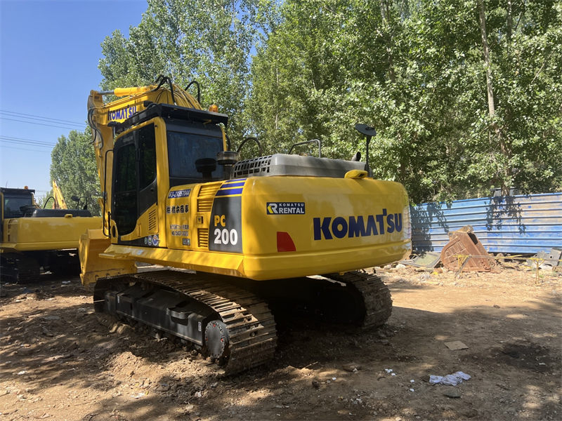 Komatsu PC200-8 Excavator