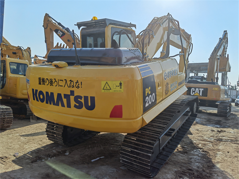 Komatsu pc200-8 excavator