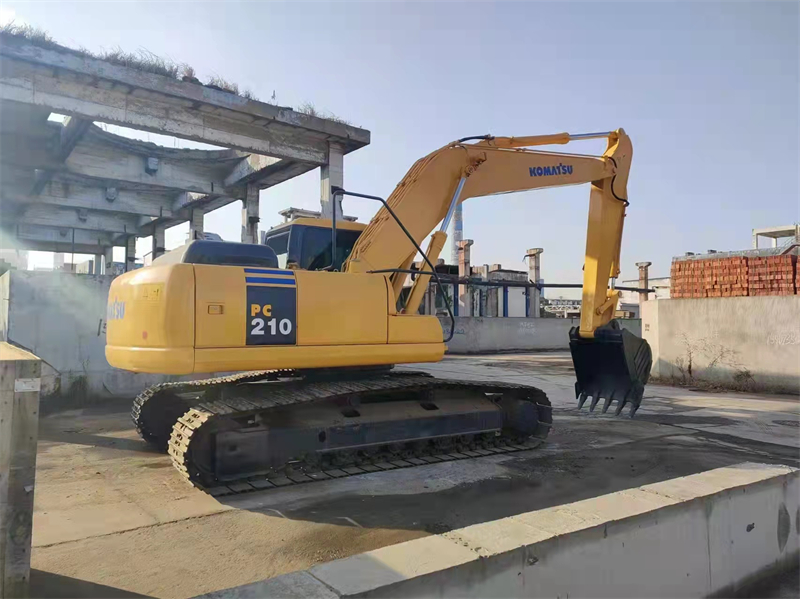 Komatsu PC210-7 Excavator