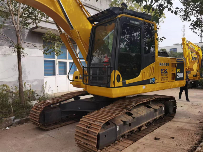 Komatsu PC200-8 excavator