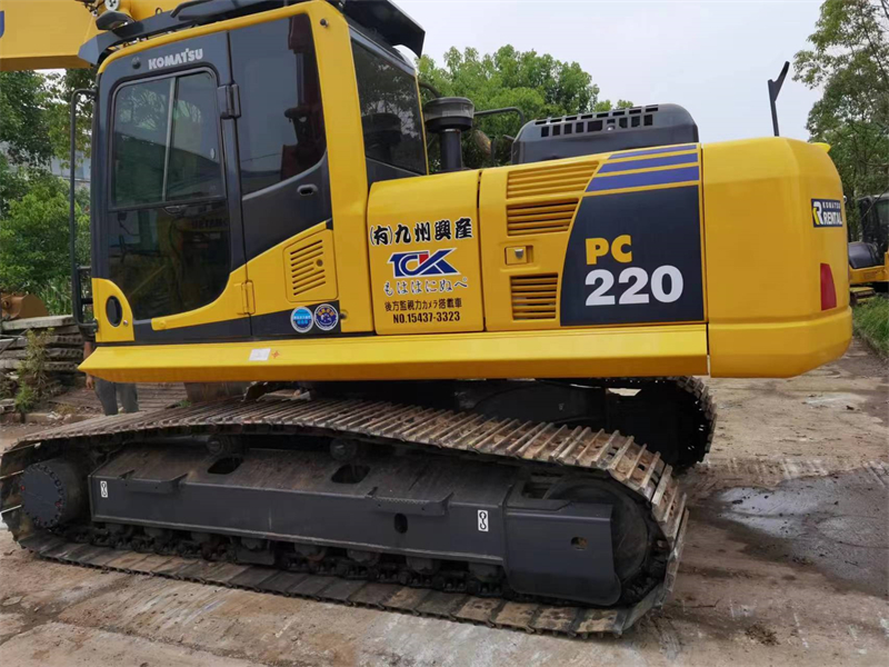 Komatsu PC220-8 excavator