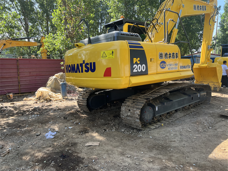 Komatsu PC200-8 Excavator