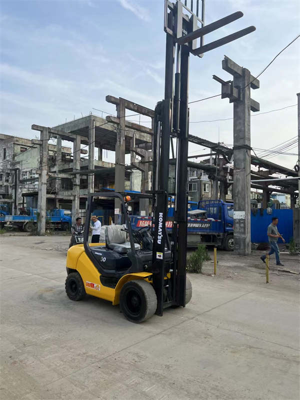 komatsu forklift 3ton 4.5m lift