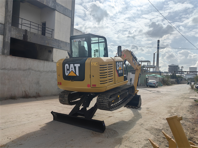 Cat 305 mini excavator