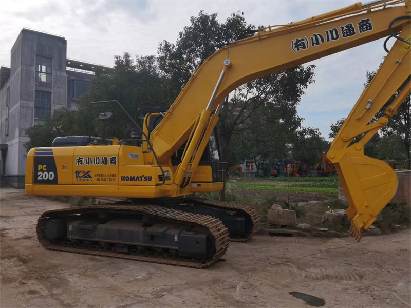 Komatsu PC200-8 excavator