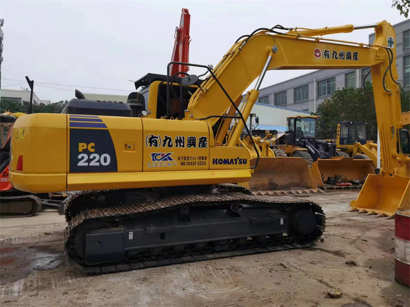 Komatsu PC220-8 excavator