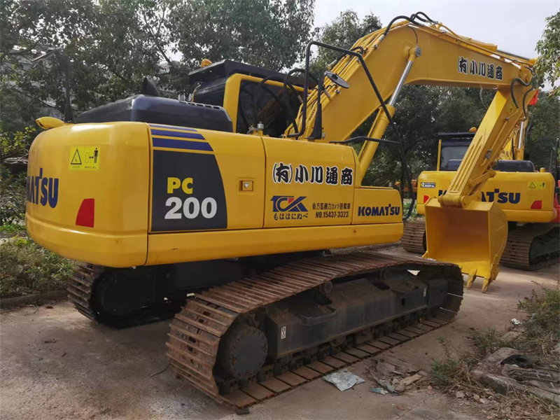 Komatsu PC200-8 excavator