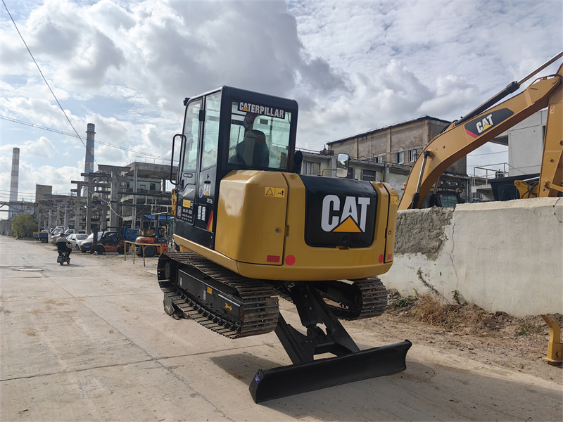 Cat 305 mini excavator