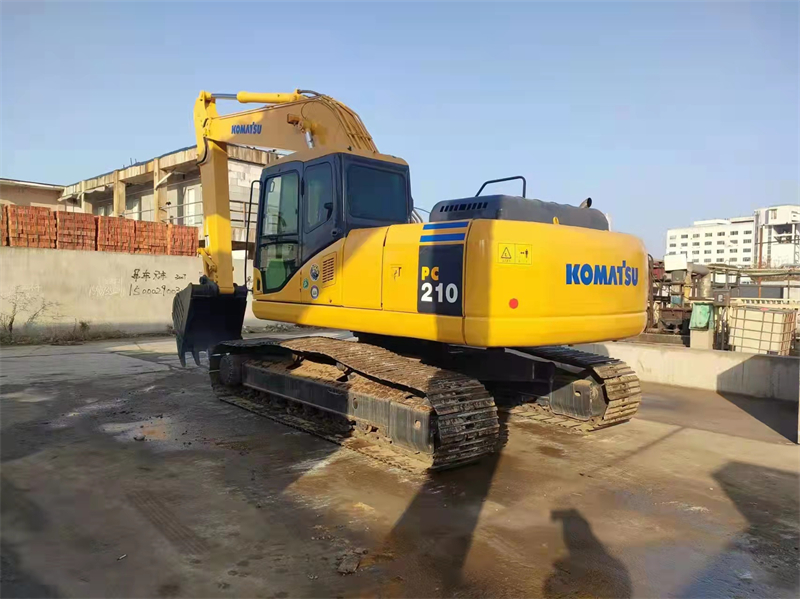 Komatsu PC210-7 Excavator