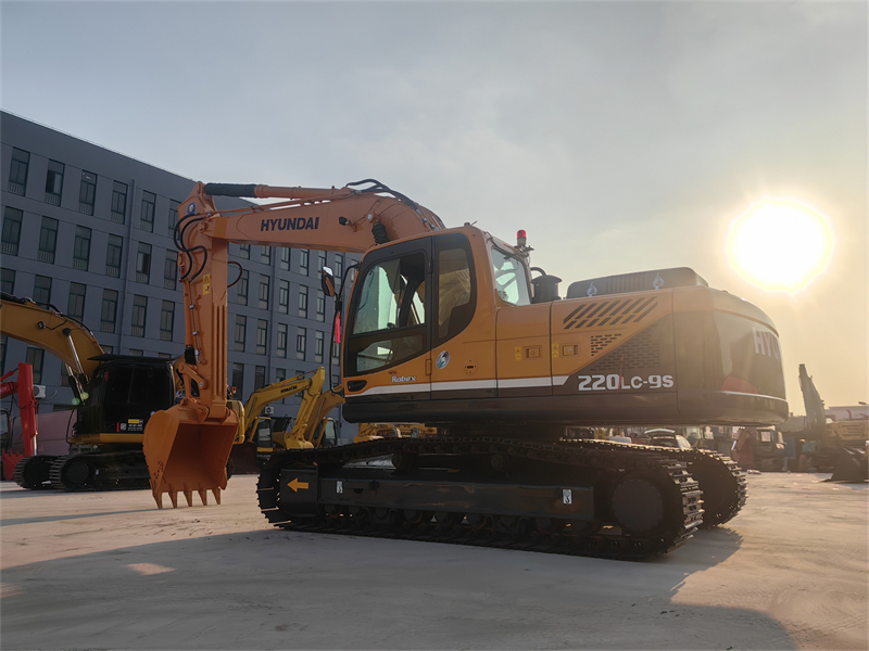 220LC-9S Hyundai Excavator on sale