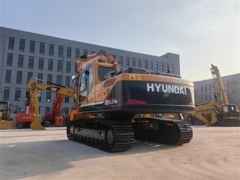 220LC-9S Hyundai Excavator on sale