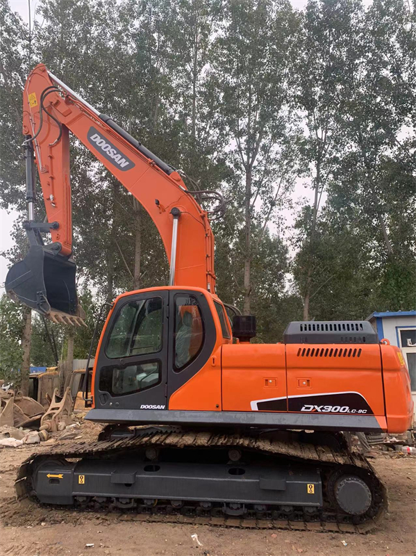 Doosan DX300 Excavator