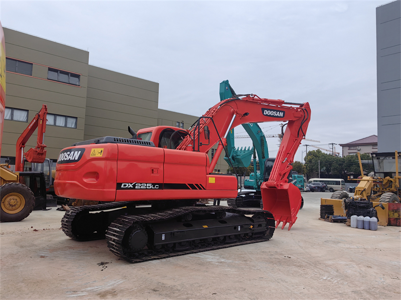 Doosan DX225 Crawler excavator