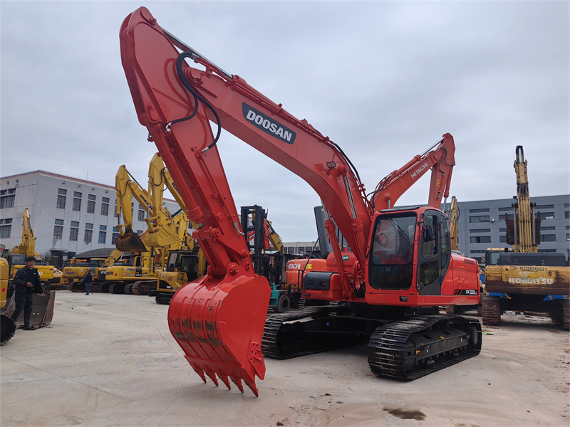 Doosan DX225 Crawler excavator