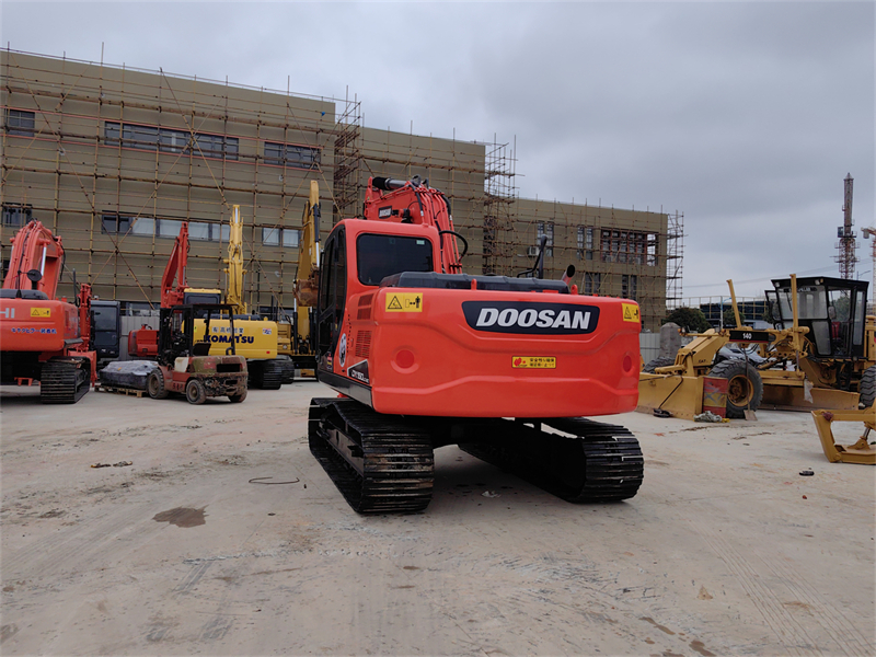 Doosan DX150LC excavator